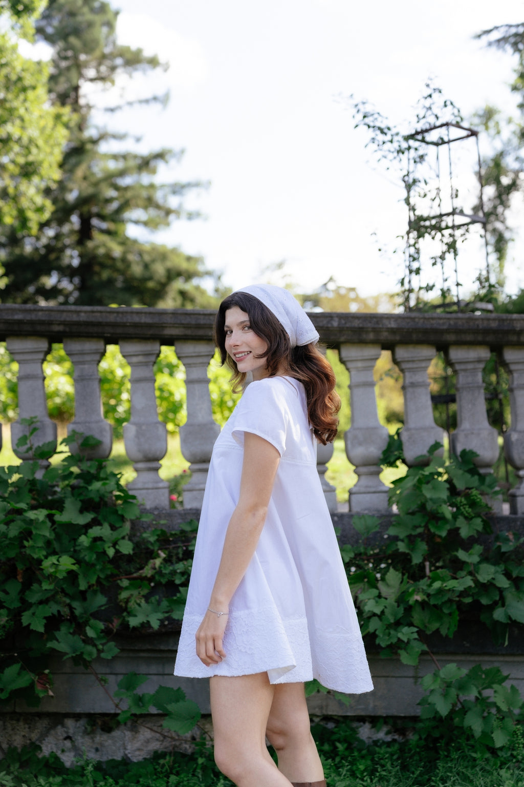ROBE BLANCHE EN DENTELLE