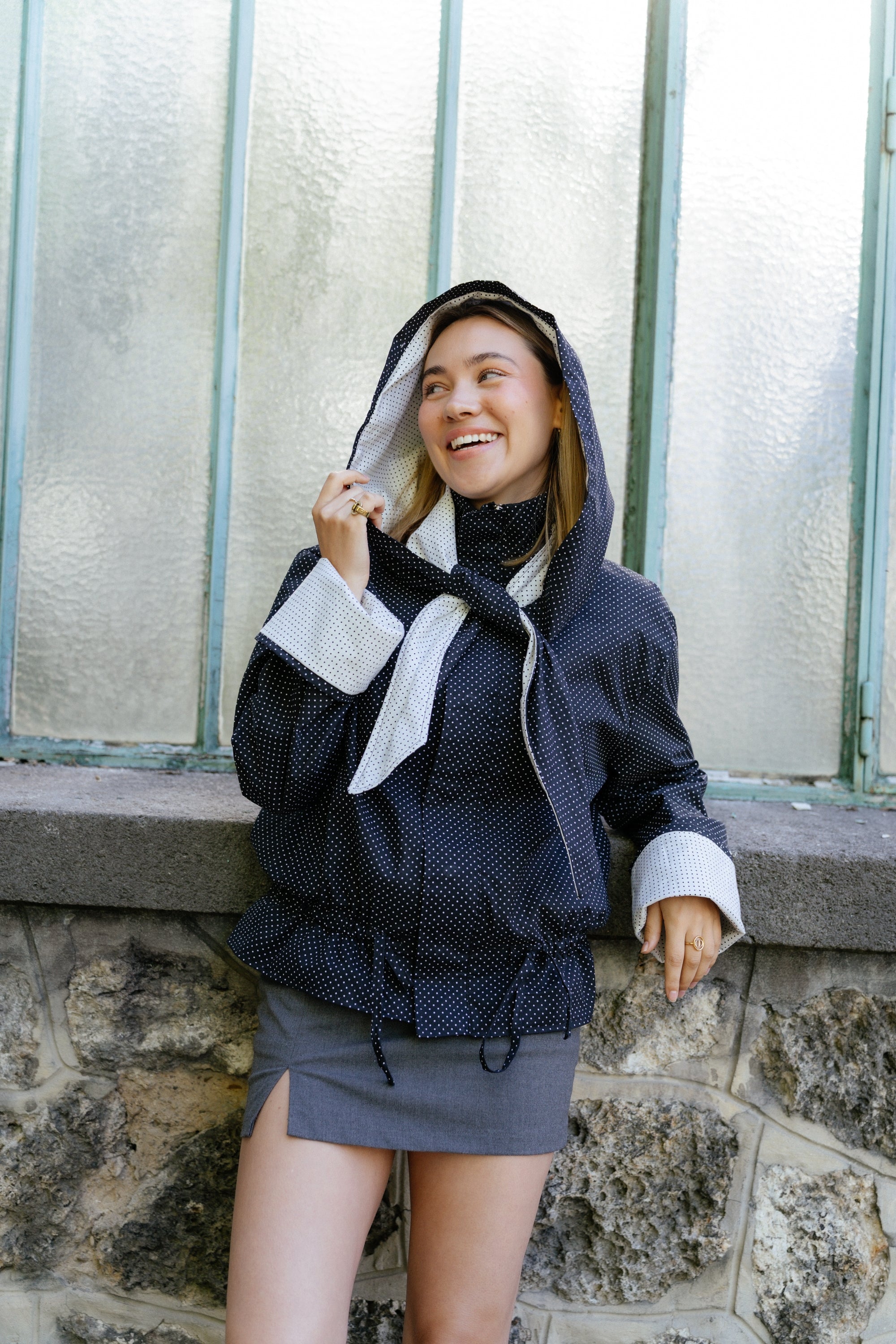 VESTE IMPERMÉABLE À POIS